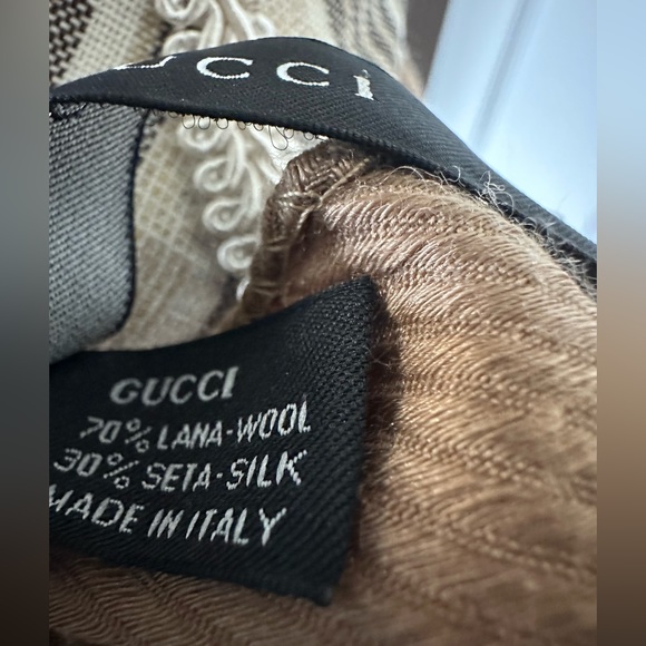 100% Authentic GUCCI Wool & Silk Fringe Monogram Large Shawl Scarf | Tan - Picture 4 of 15